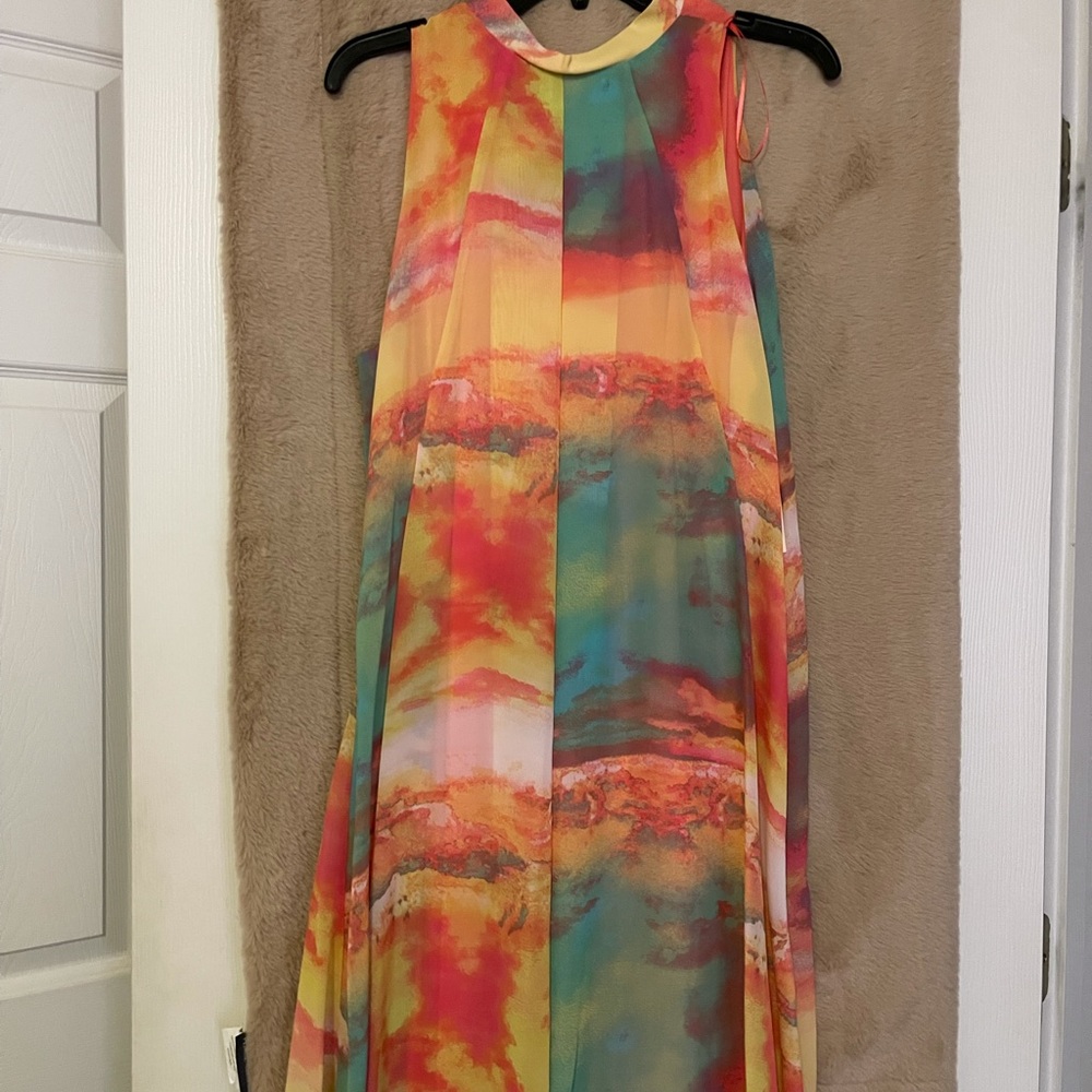 Dresses - Picture 8 of 16